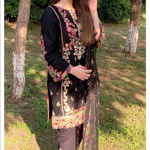 Pakistani 3 picec ladies luxury full embroidery - Picture 12 of 13